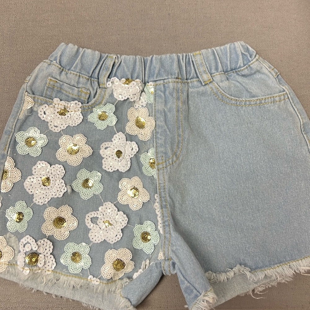 Girl size 6 shorts